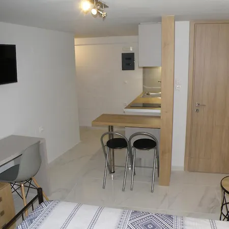Talos And Aparthotel